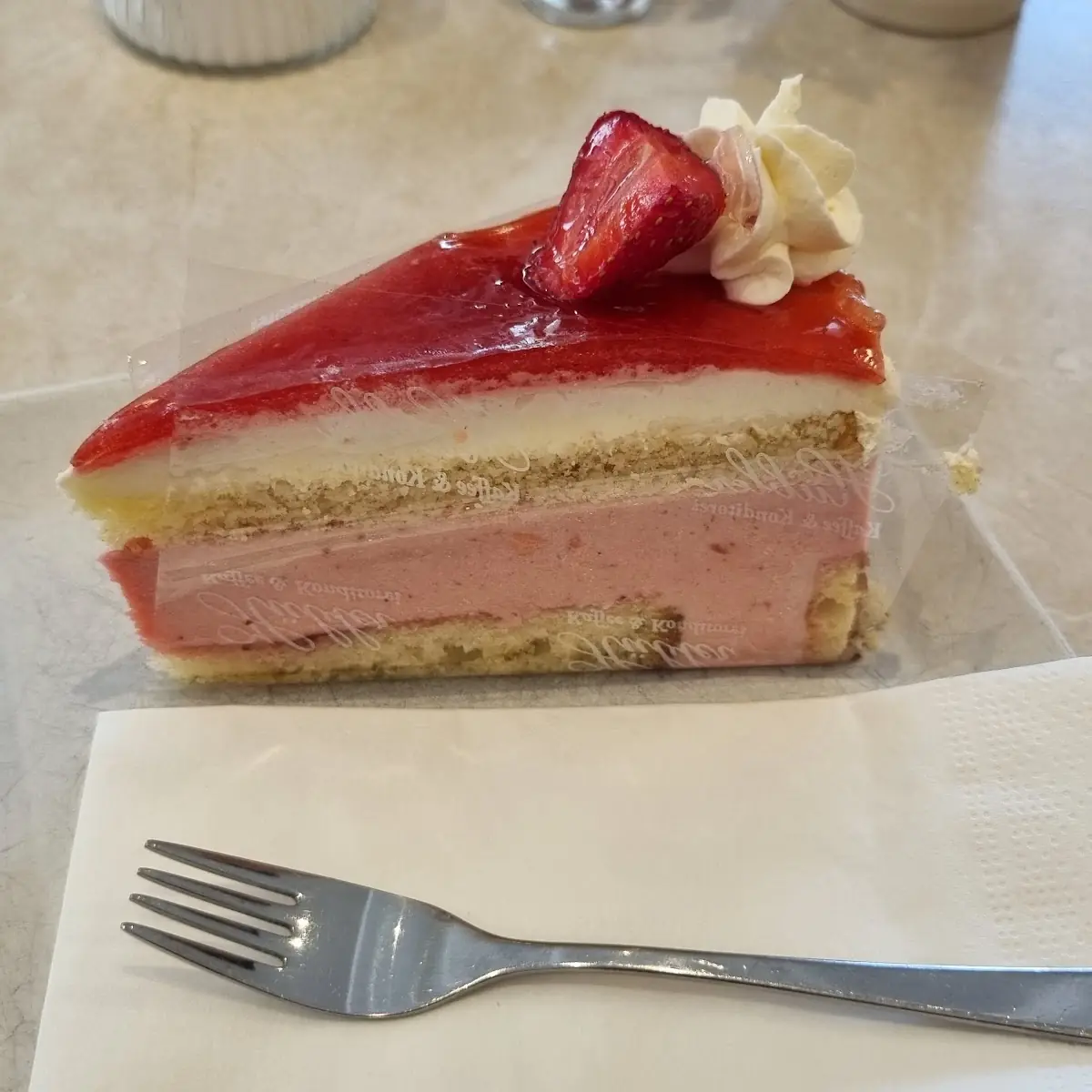 Erdbeermousse Torte