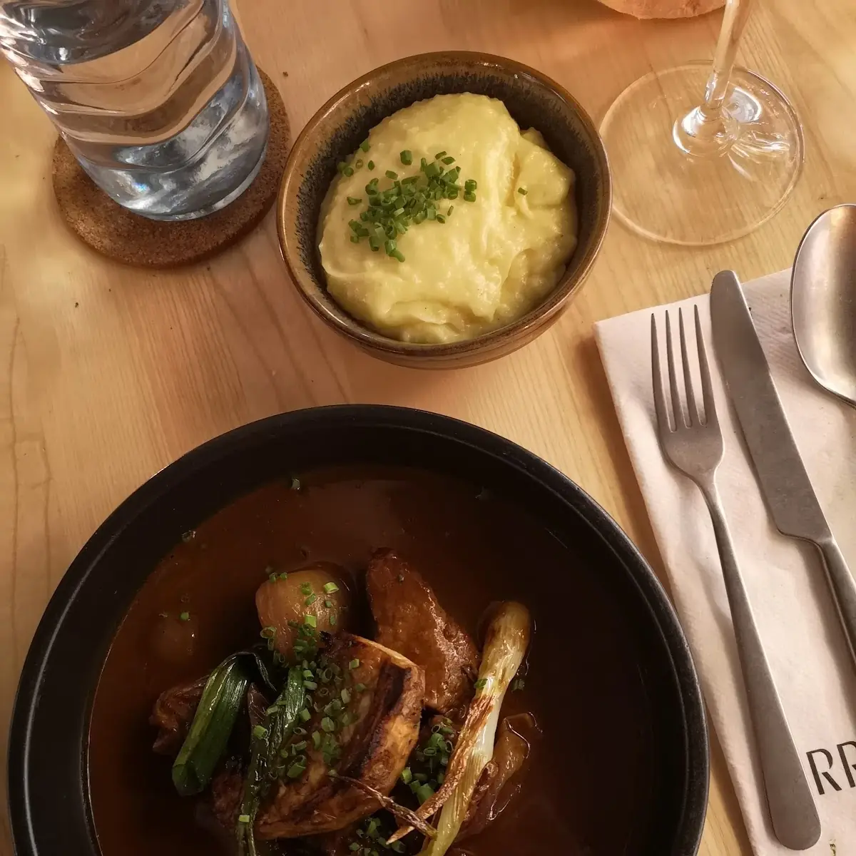 Stifado Mit Kartoffelpüree