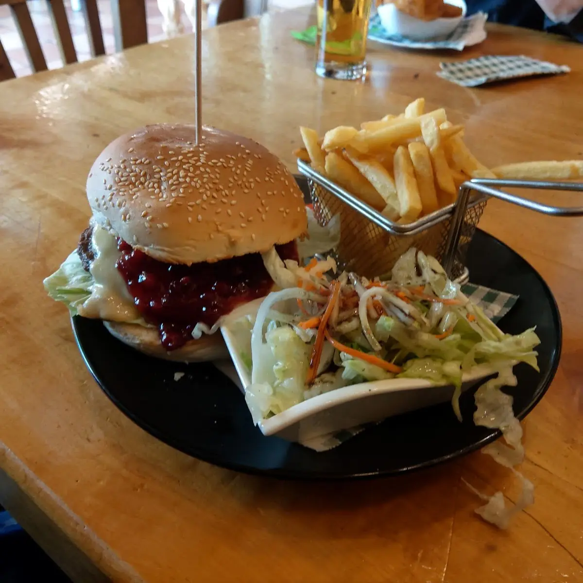 Kugel Burger Inkl Pommes