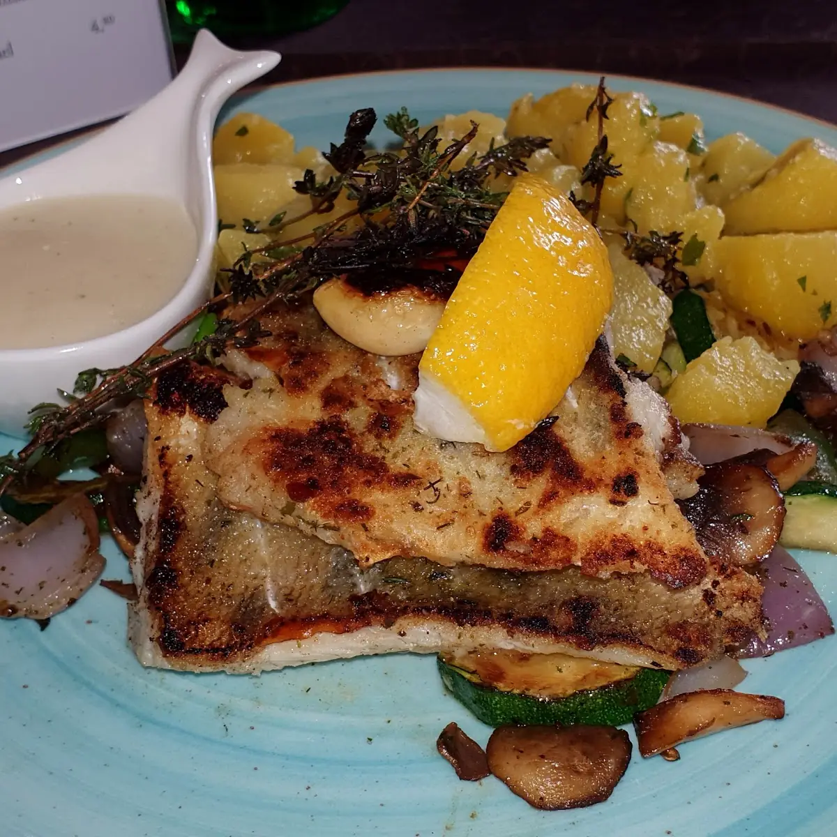 Gegrillter Zander Mit Grillgemüse Petersilienkartoffeln Und Weißweinsauce