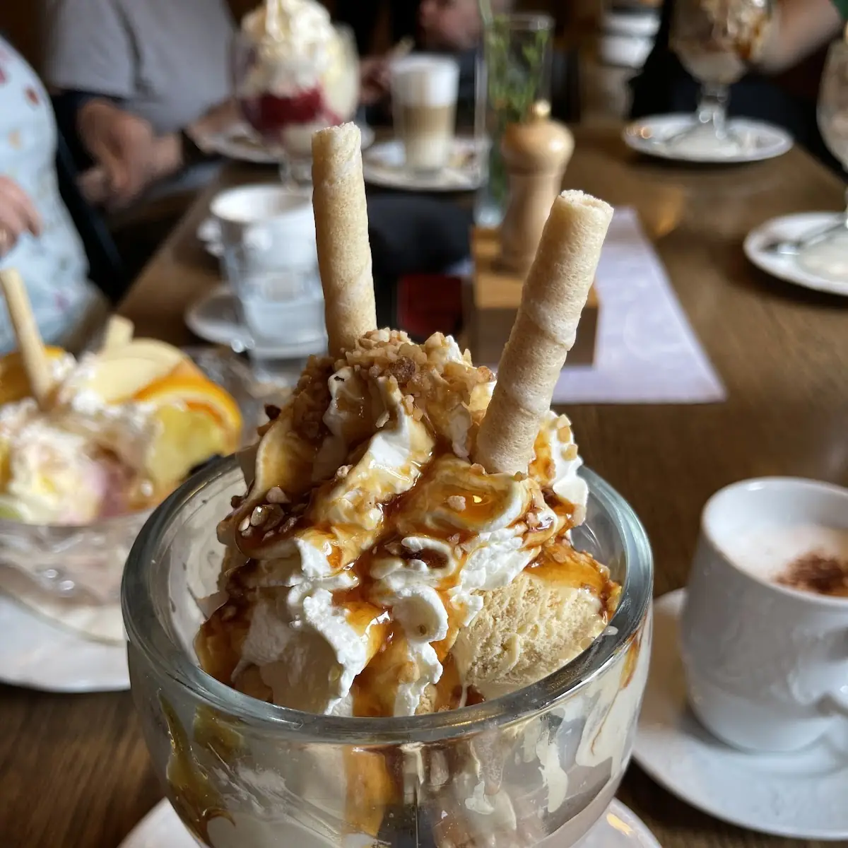 Gemischter Eis Mit Sahne