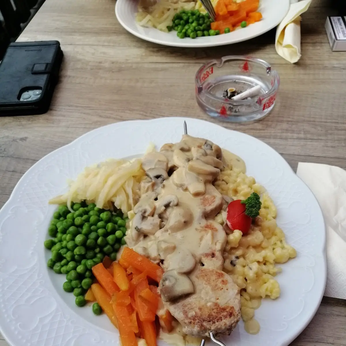 Kalbsmedalion Mit Spätzle Und Gemüse