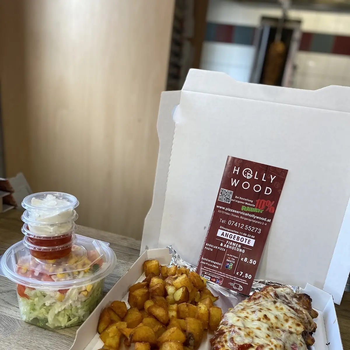 Highlights, Pizza Hollywood