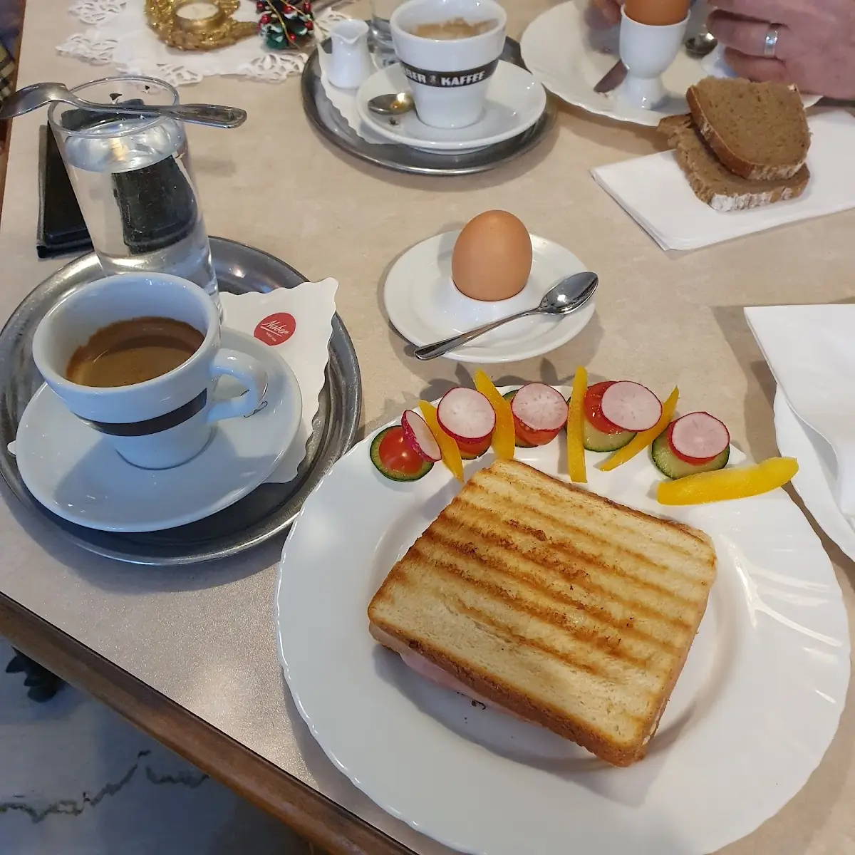 Schinken-käsetoast Mit 1 Kernweichem Ei