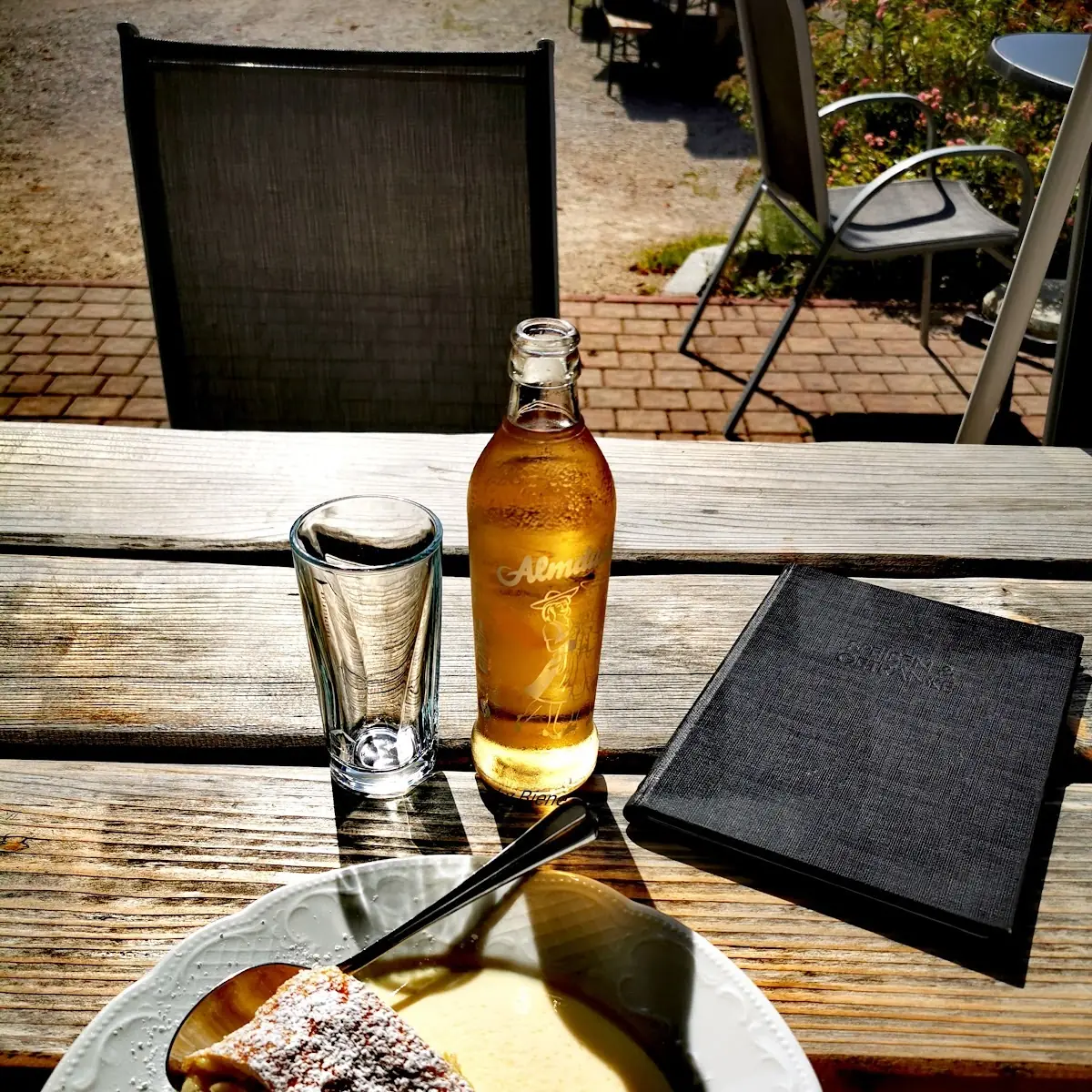 Apfelstrudel Mit Kalter Vanillesauce
