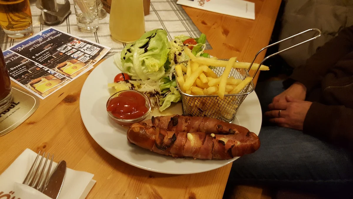 Berner Würstel Mit Pommes Frites