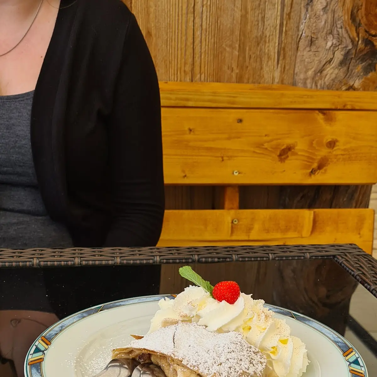 Apfelstrudel Mit Vanilleeis