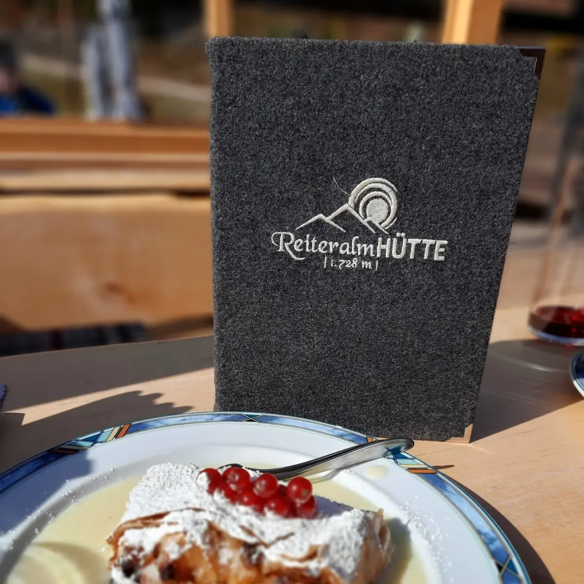 Apfelstrudel Mit Vanillesauce