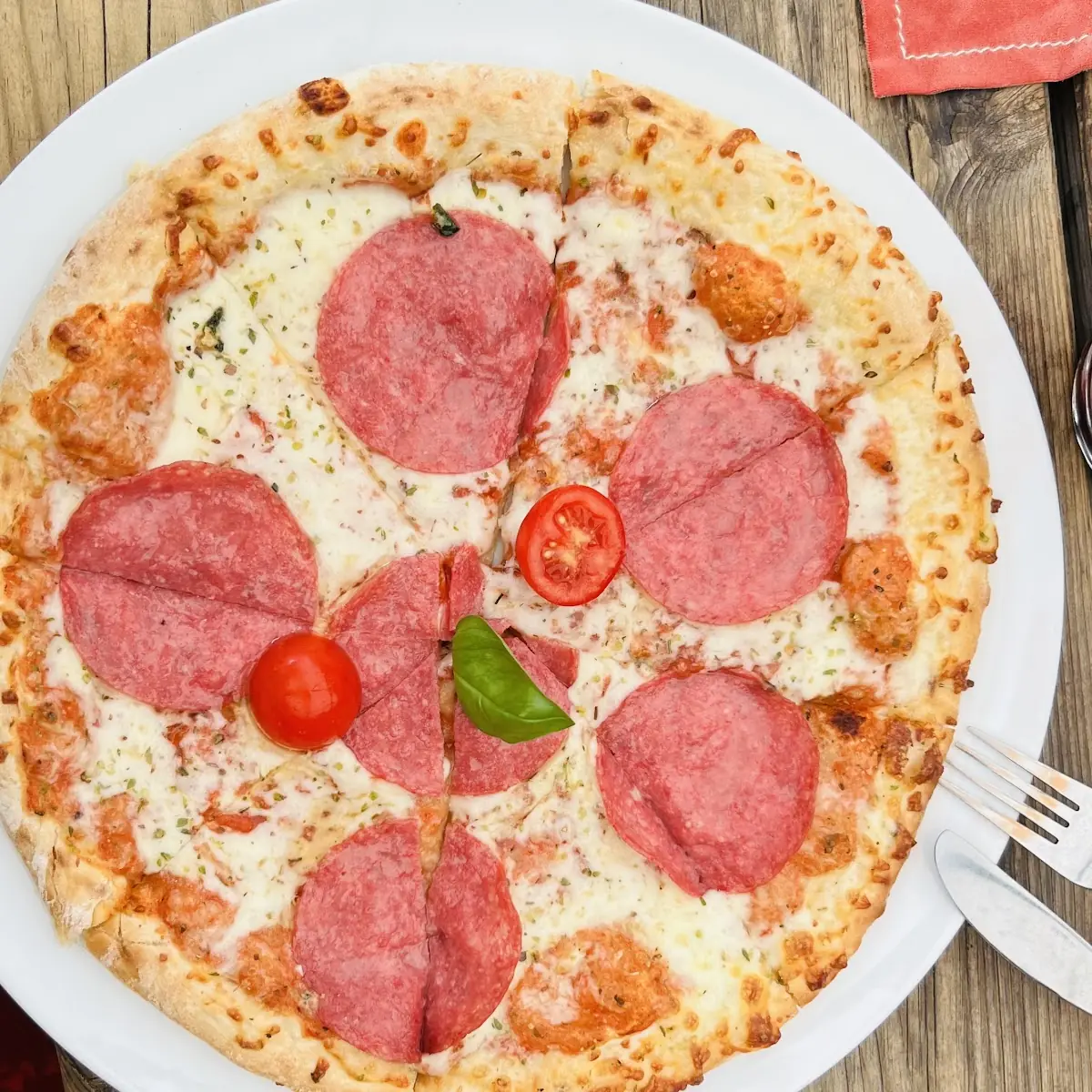 Salami Pizza