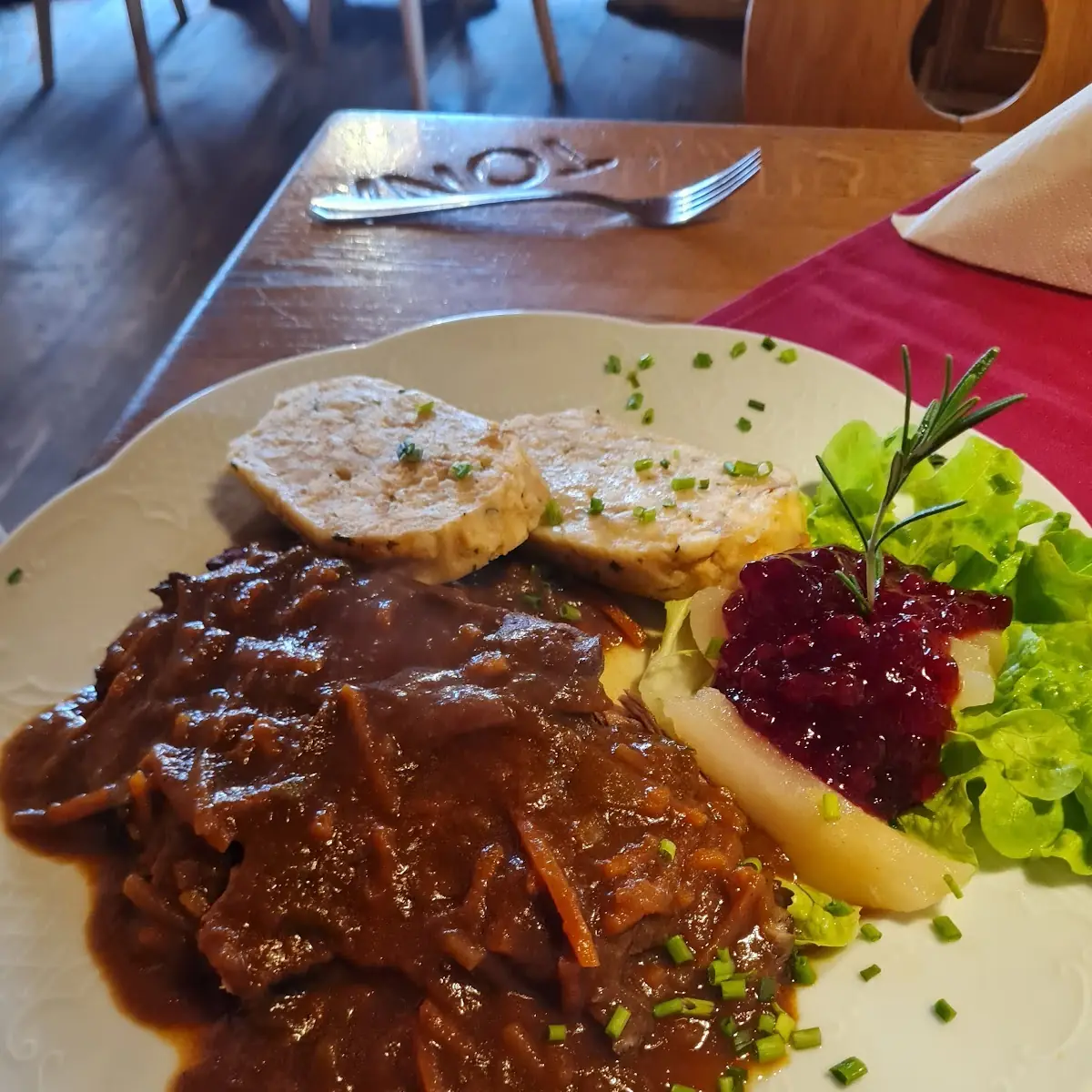 Hirschnraten Mit Wurzelsauce