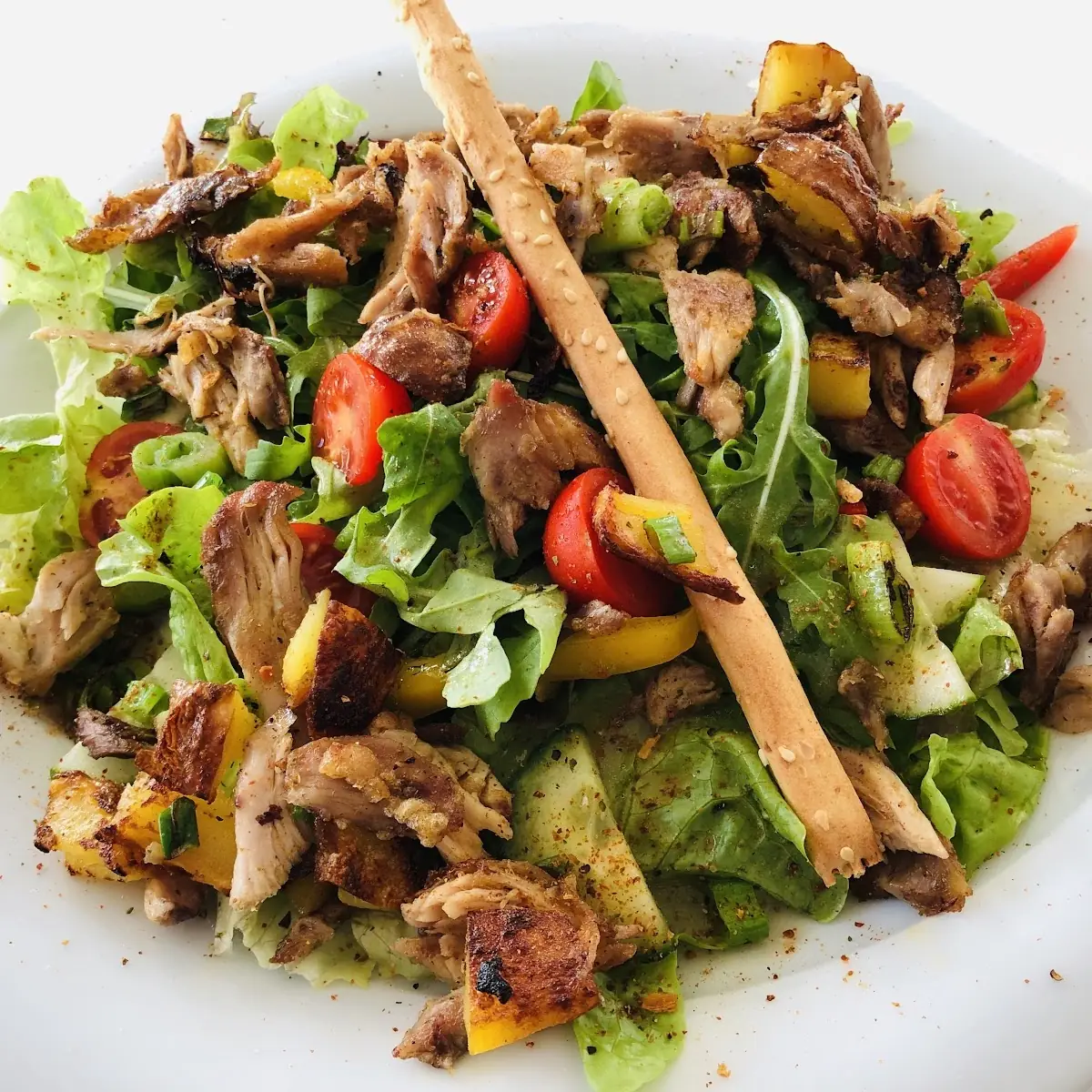 Mit Röstzwiebel Und Gemischtem Salat