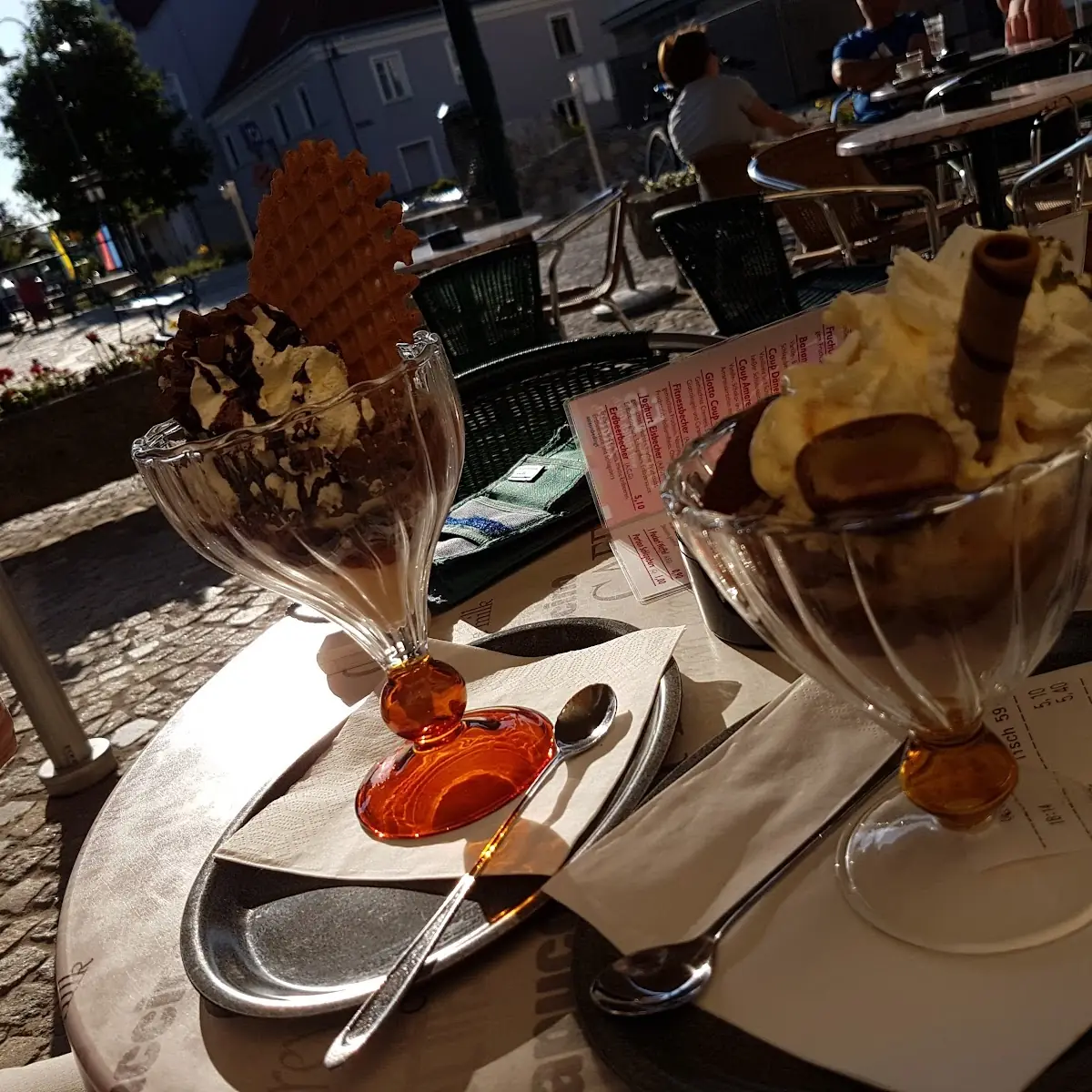 Nougatbecher Und Mozartbecher