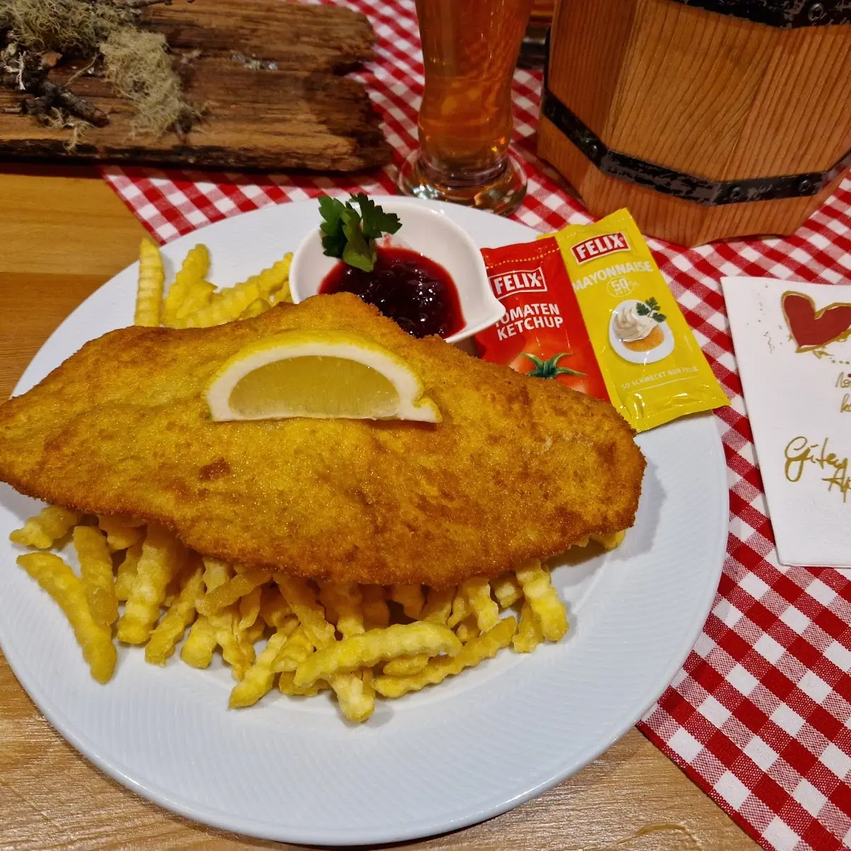 Wiener Schnitzel Mit Preiselbeeren