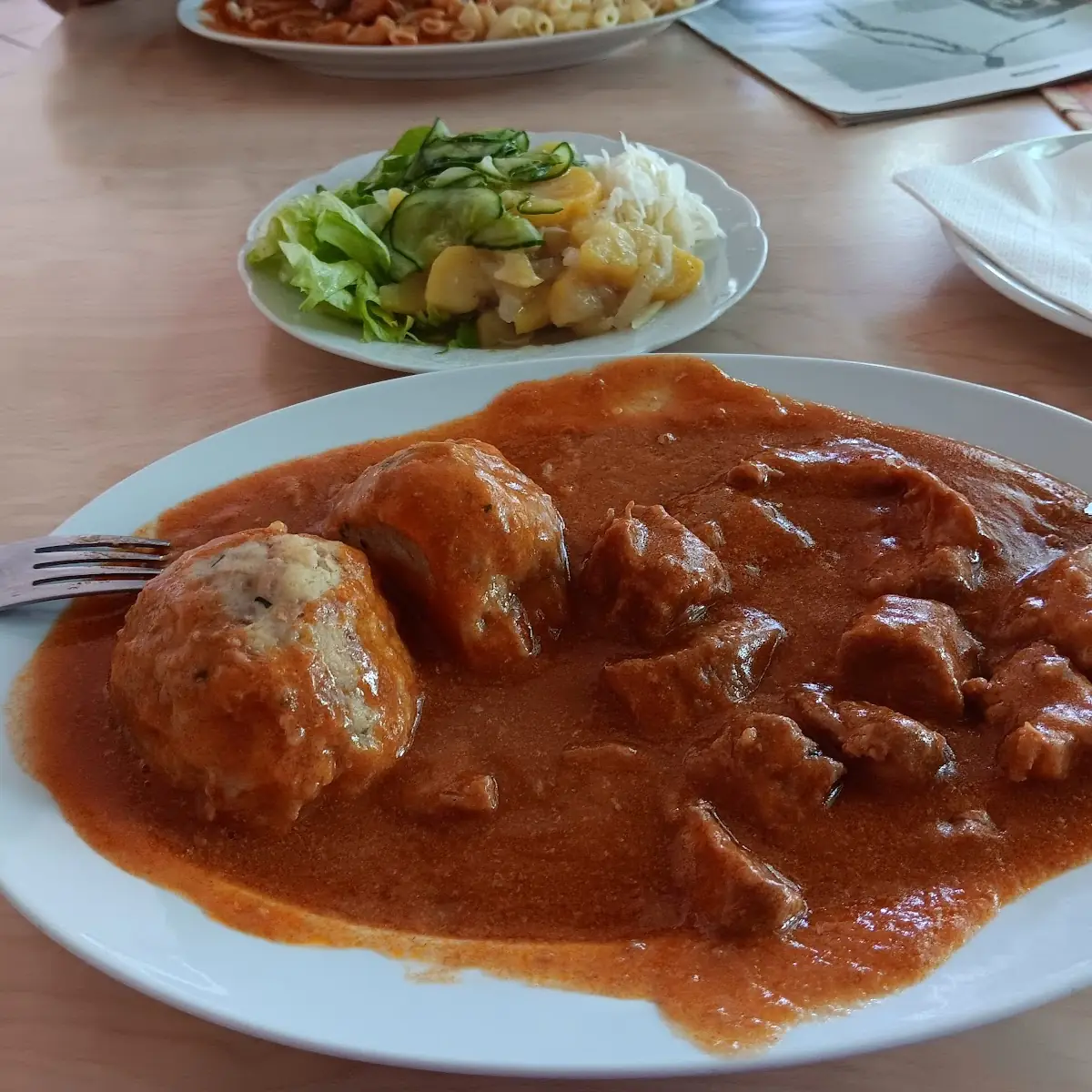 Schweinsgulasch Mit Semmelknödel