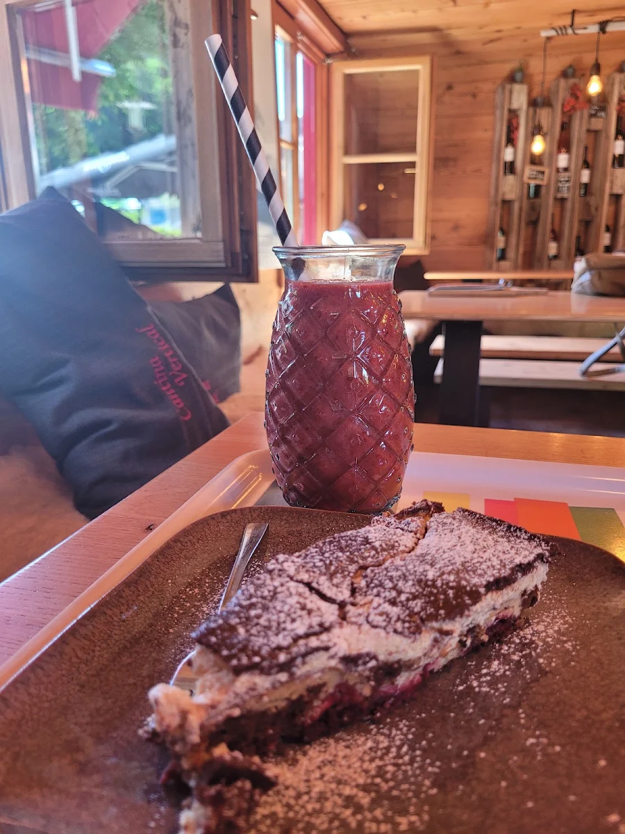 Donauwelle Mit Brombeer Smoothie
