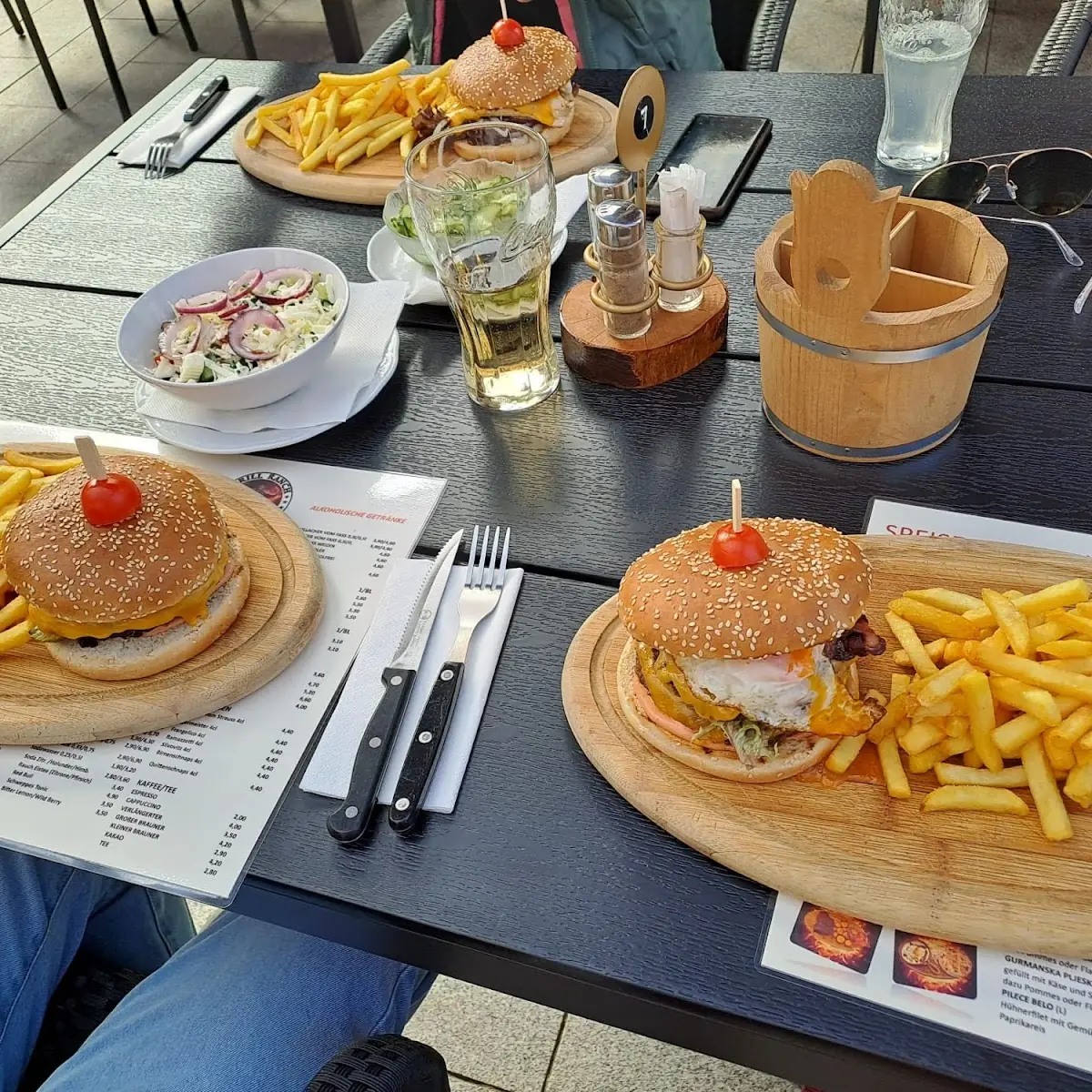 Burger Strauss Cricket Und Bacon & Egg