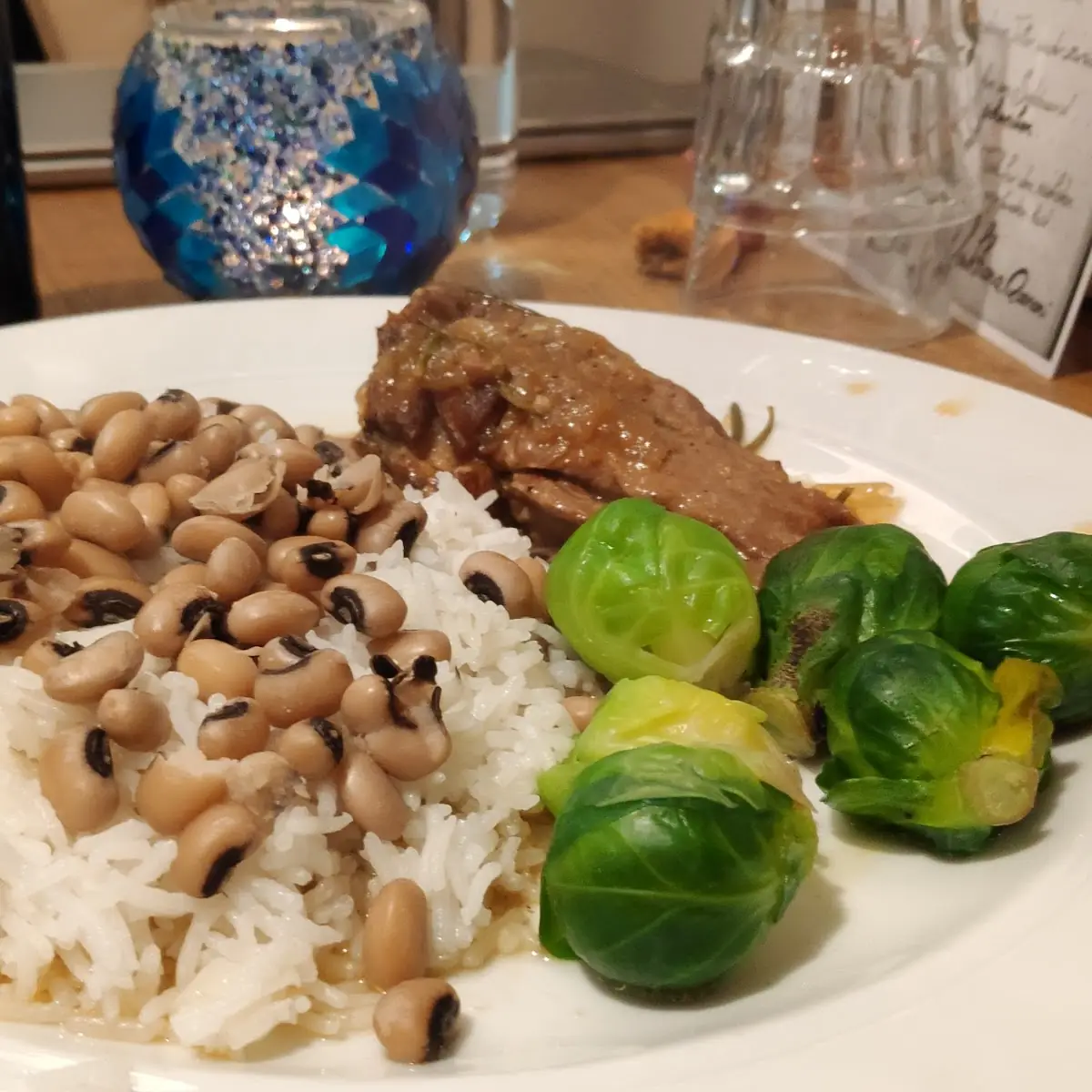 Kalbfleisch Mit Kohlsprossen Reis Bohnen