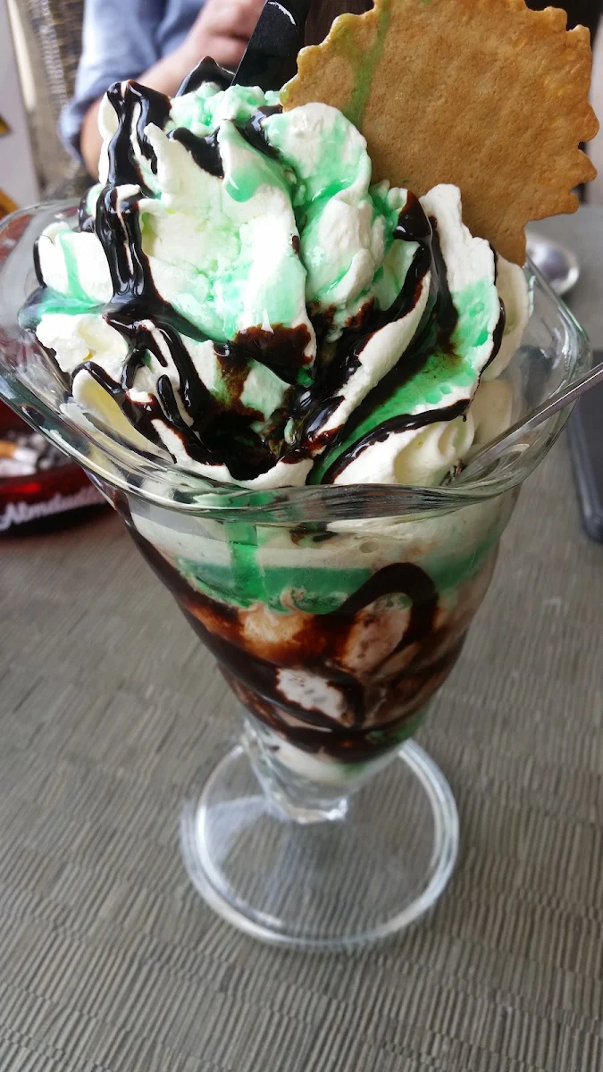After Eight Becher