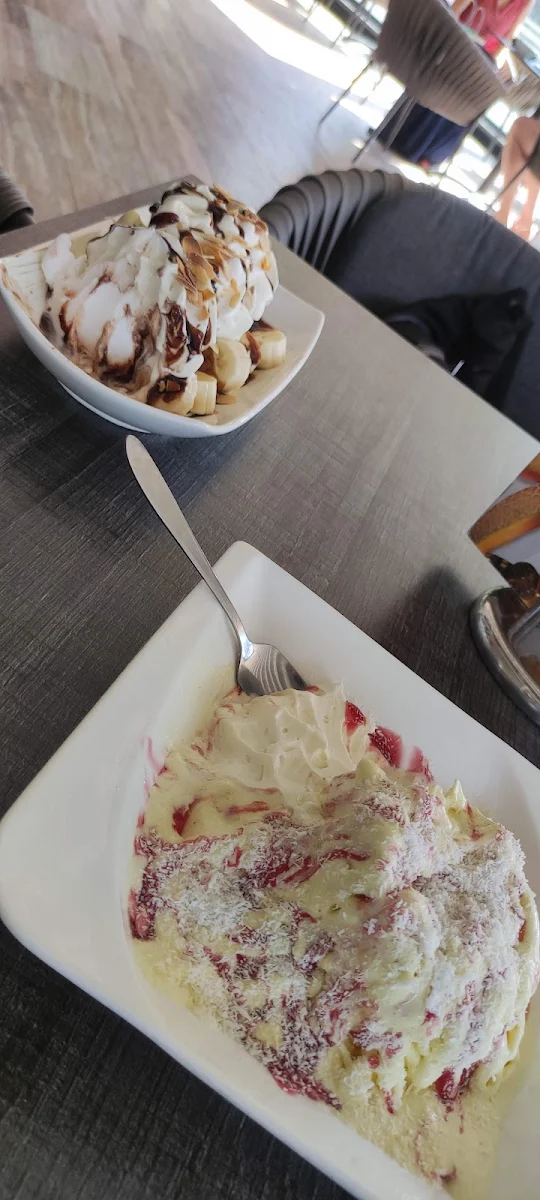 Links Bananensplit Rechts Eisspaghetti