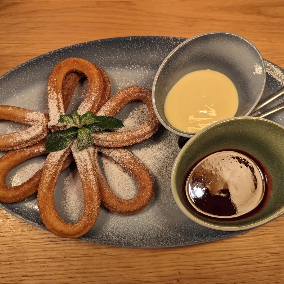 Schlingel Churros Mit Beerenpüree