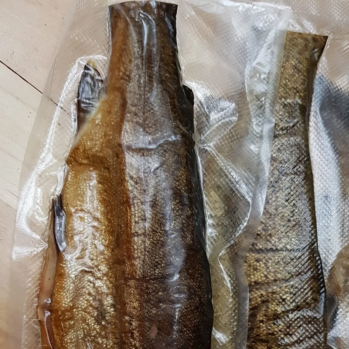 Geräucherte Forelle Vakuumiert Zum Mitnehmen