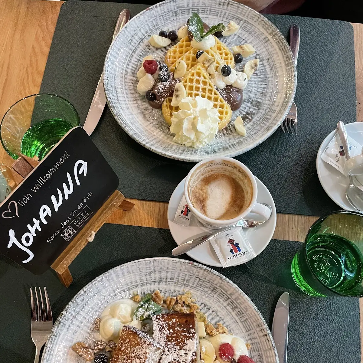 Bananadream Bananenbrot Und Waffeln Mit Nutella Und Rosmarin