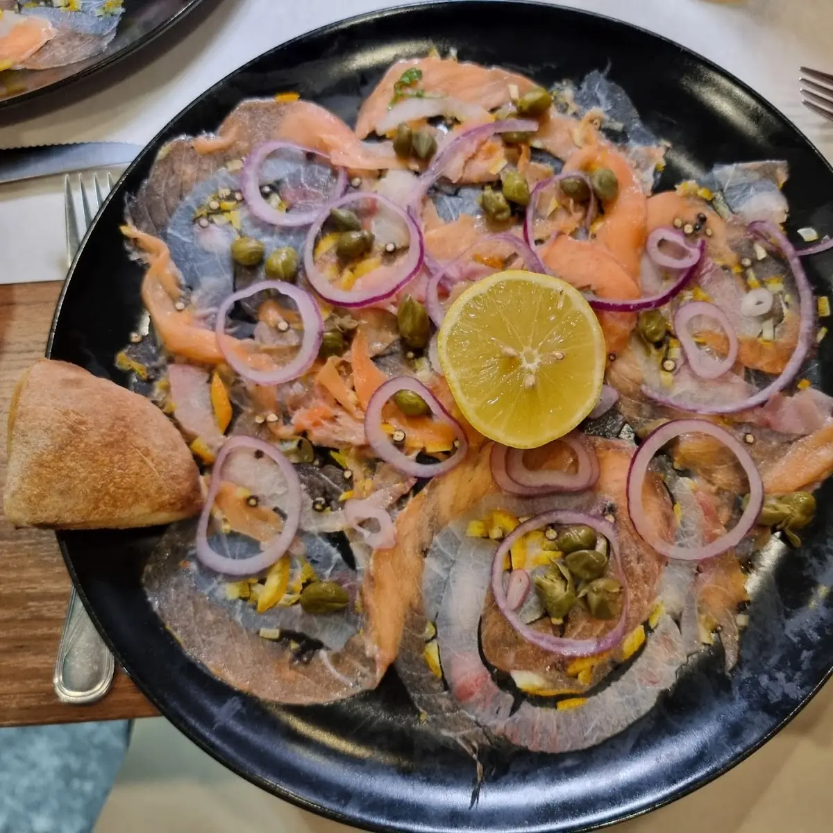 Schwertfisch Und Lachs Carpaccio