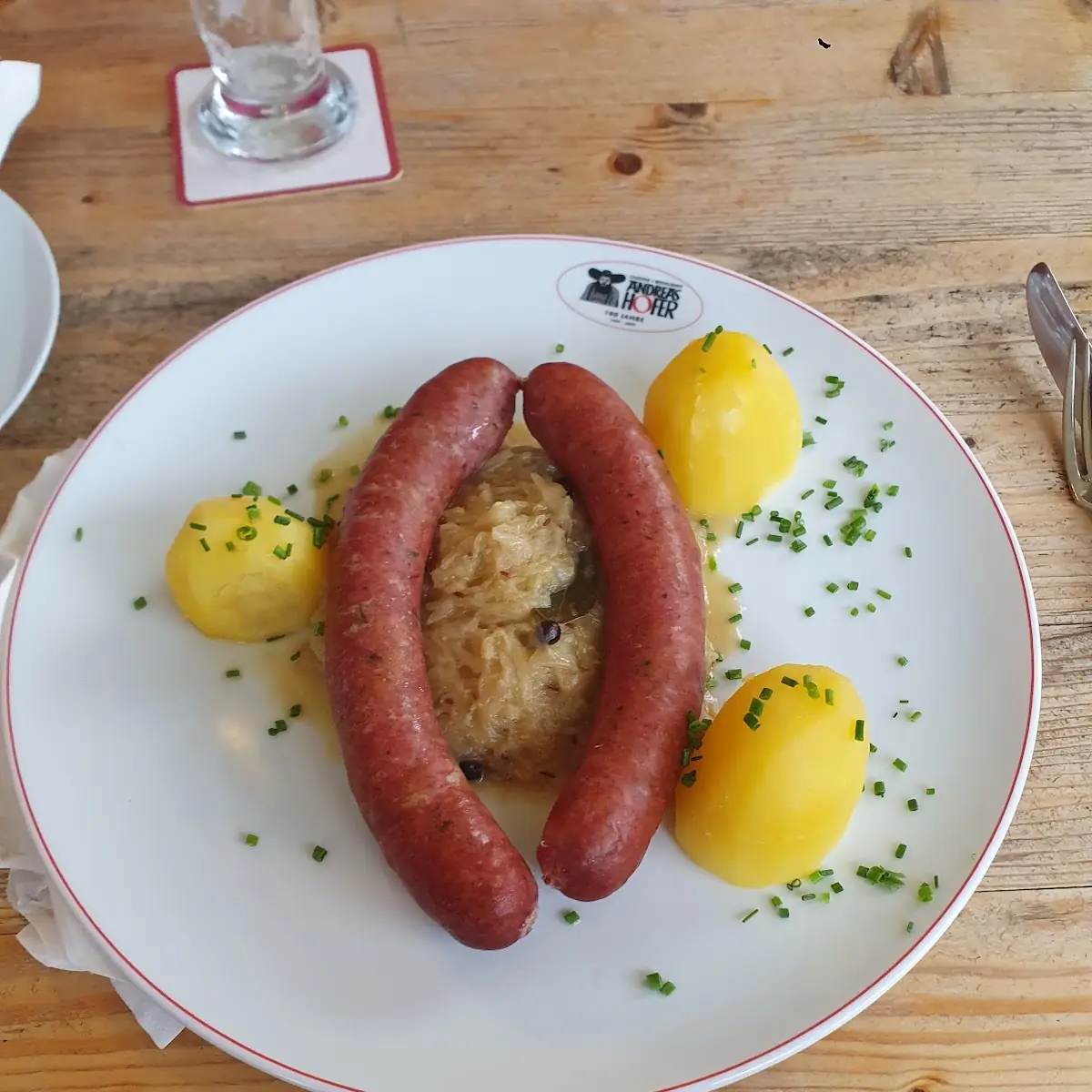 Hauswurst Mit Salzkartoffeln Und Sauerkaraut