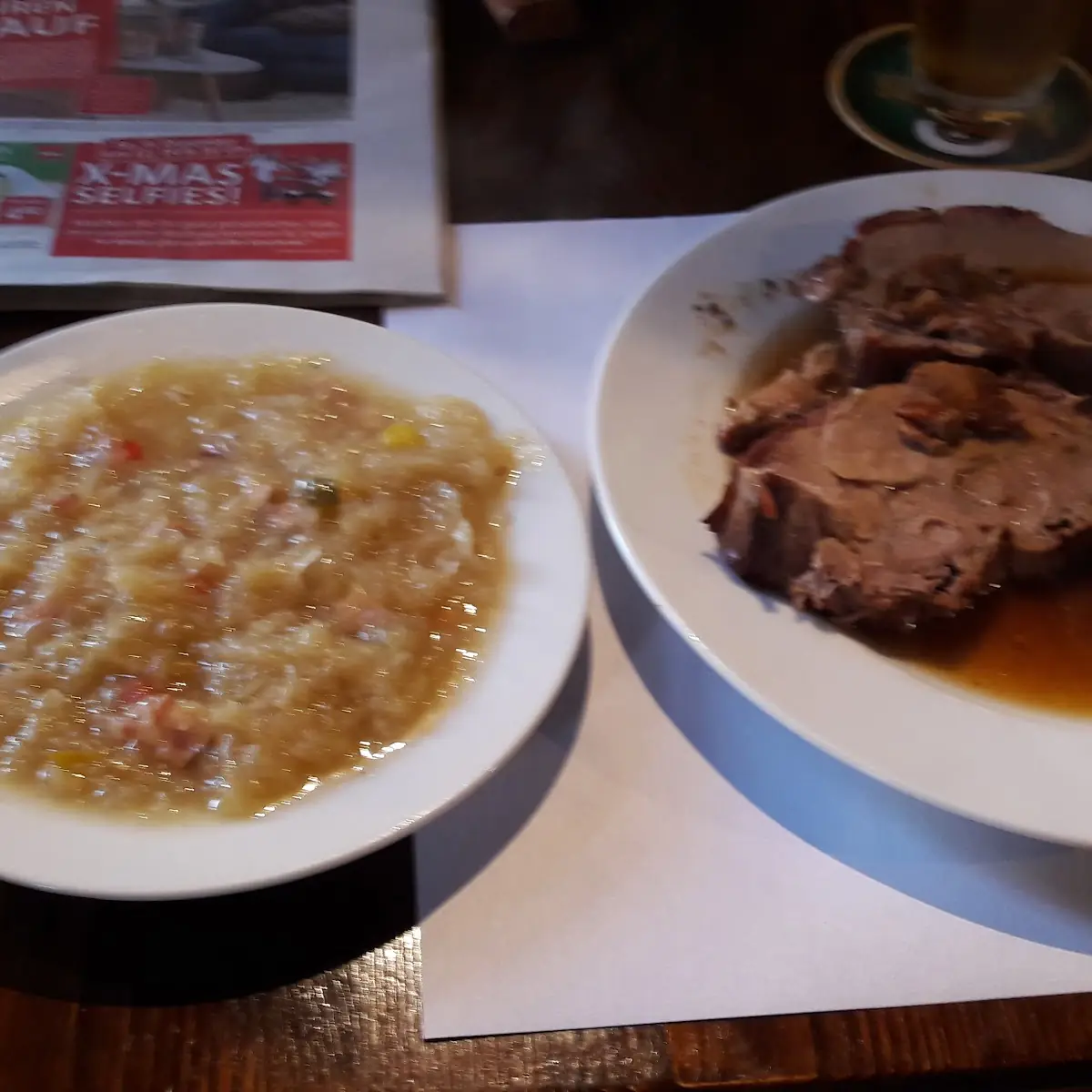 Schweinsbraten Knödel Kraut