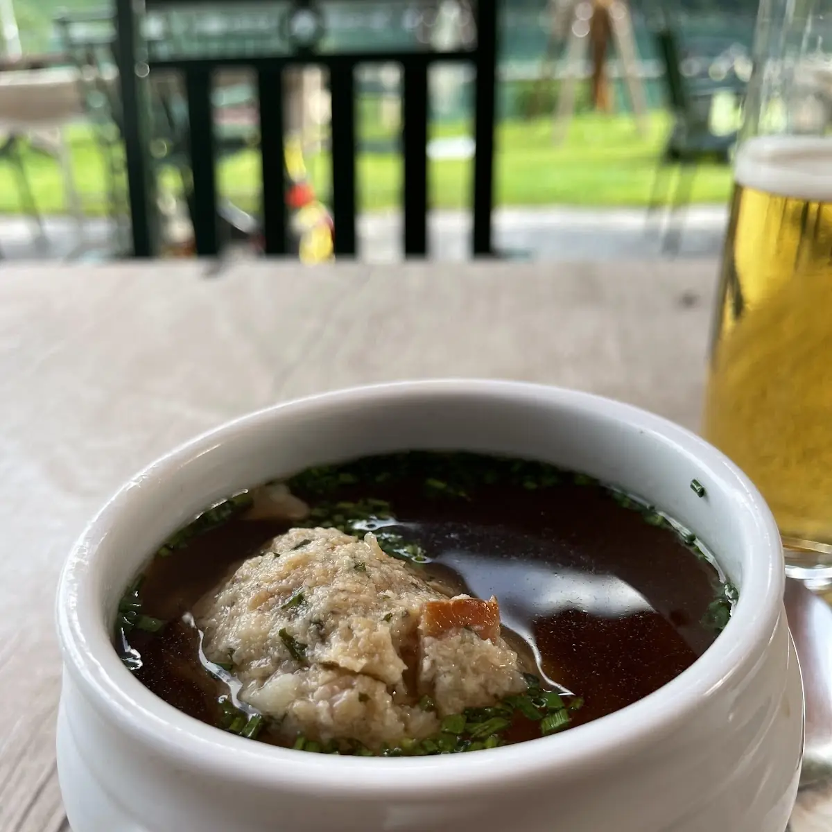 Speckknödel Suppe