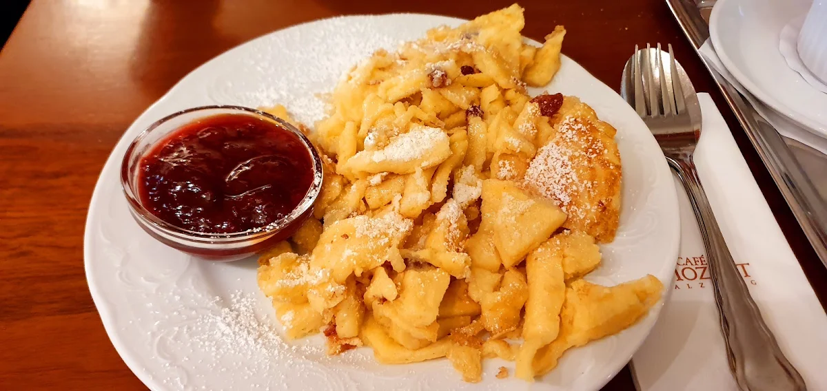 Kaiserschmarrn Mit Rosinen Und Zwetschgenröster Foto Wulf-lngo Gilbert