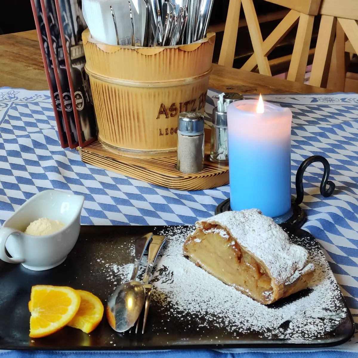 Apfelstrudel Mit Vanillesauce