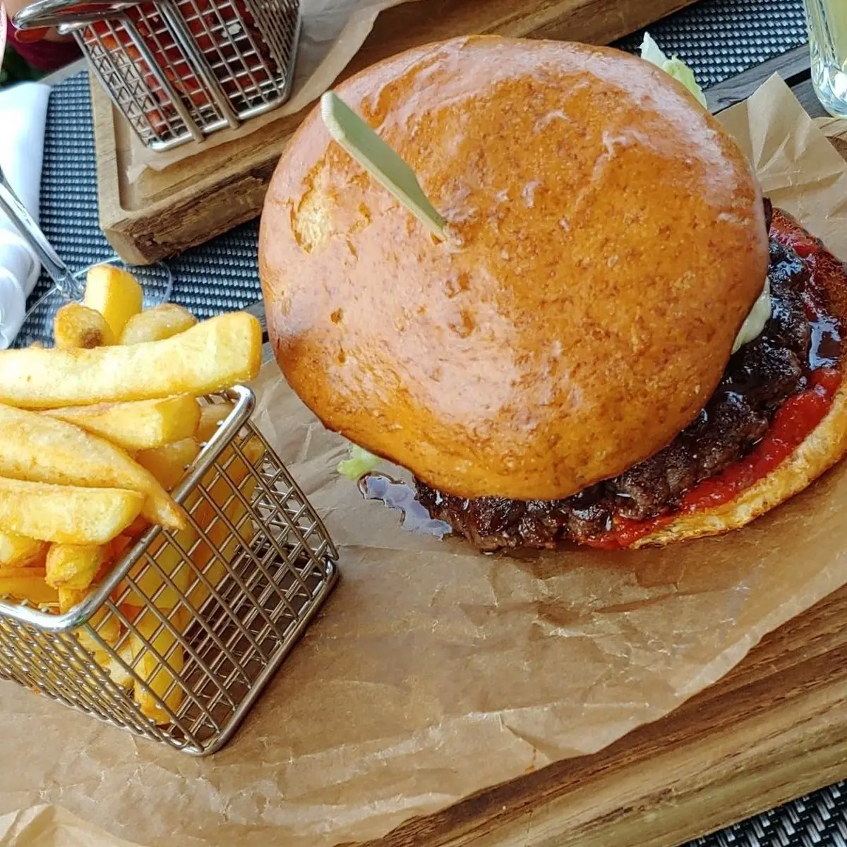 Burger Mit Steakhouse Pommes