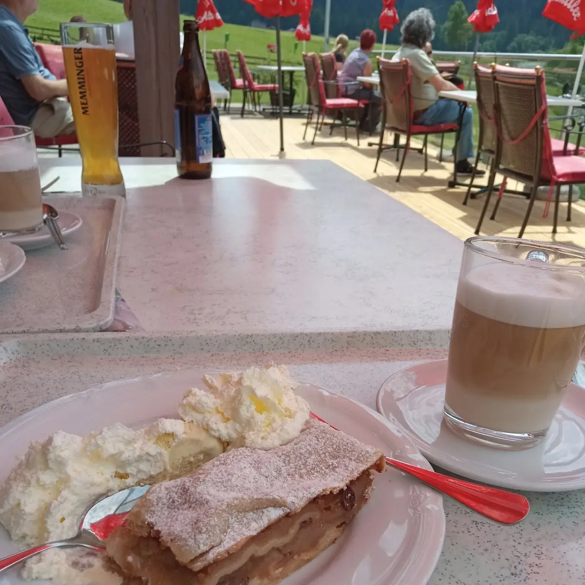 Apfelstrudel Mit Vanilleeis