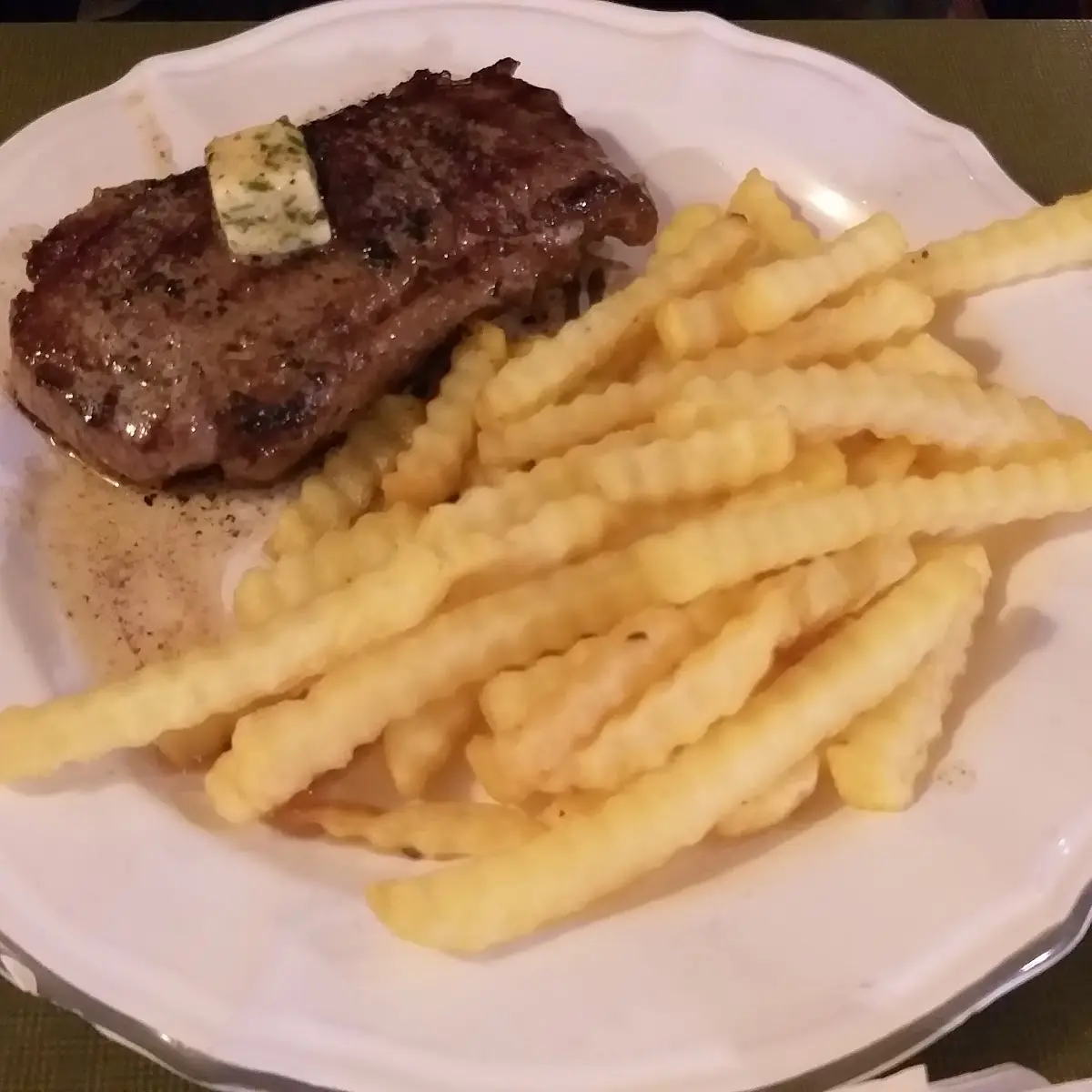 Rumpsteak Mit Pommes Стейк С Картофелем Фри