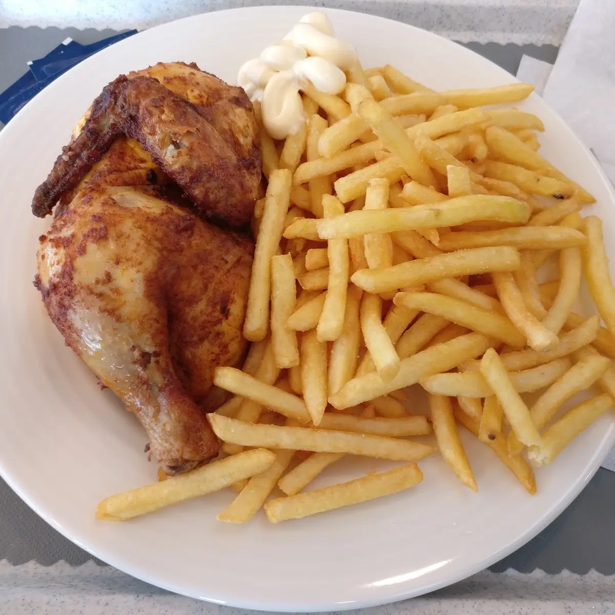 Hähnchen Mit Pommes Frites