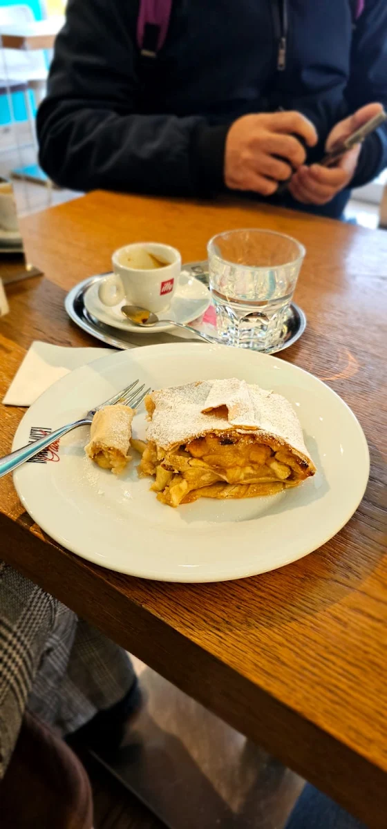 Apfelstrudel 1 Stk
