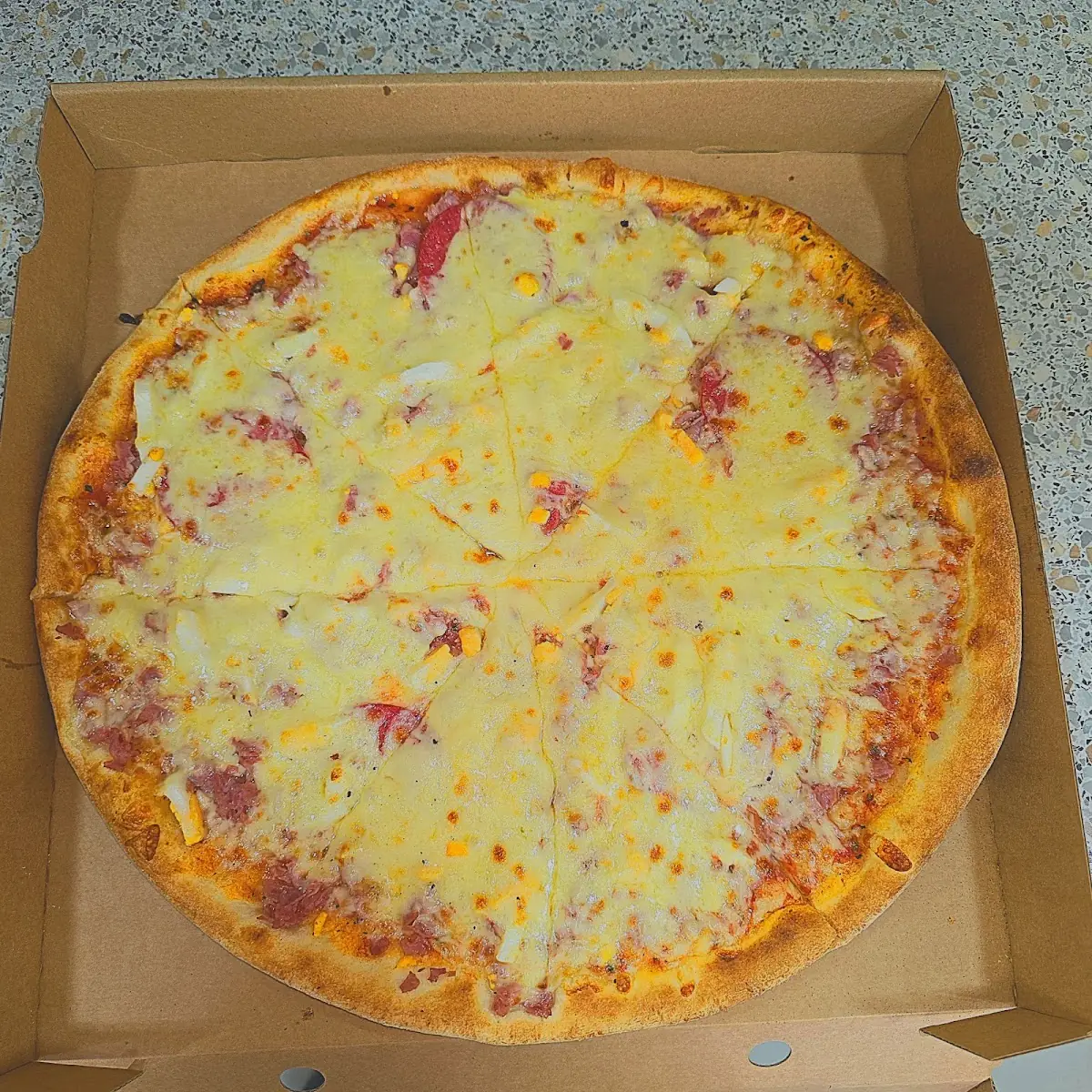 Salami Mais Ei Wünsch Pizza