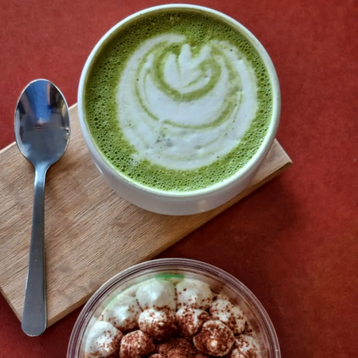 Veganes Tiramisu Und Matcha Latte Mit Sojamilch