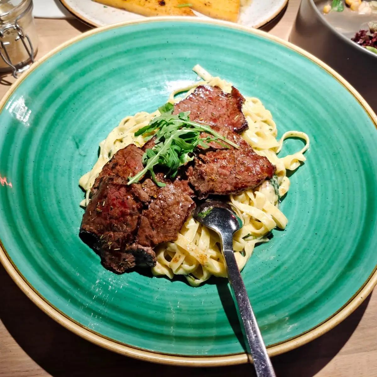 Tagliatelle Con Bistecca Di Manzo E Rucola