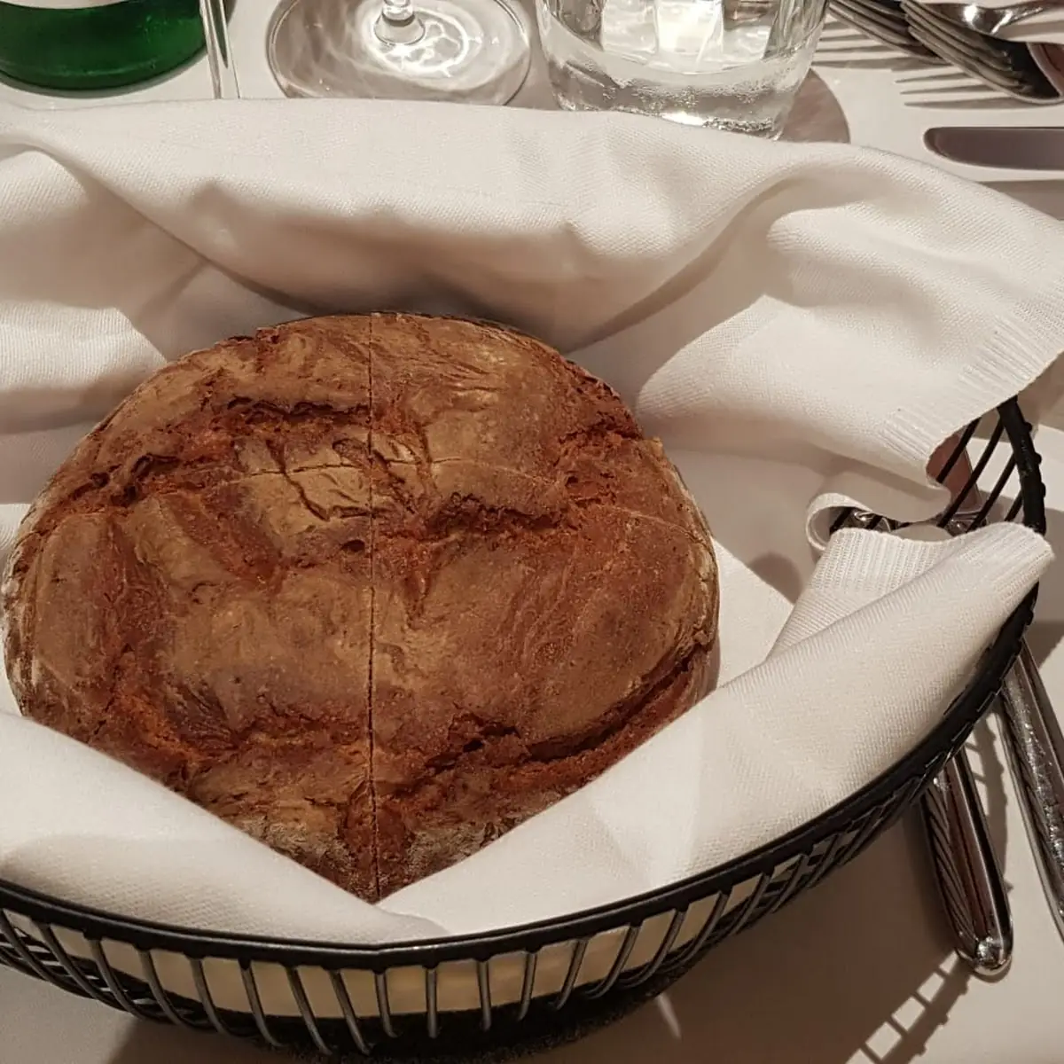 Brot Mit Butter Aus Schwarzen Knoblauch