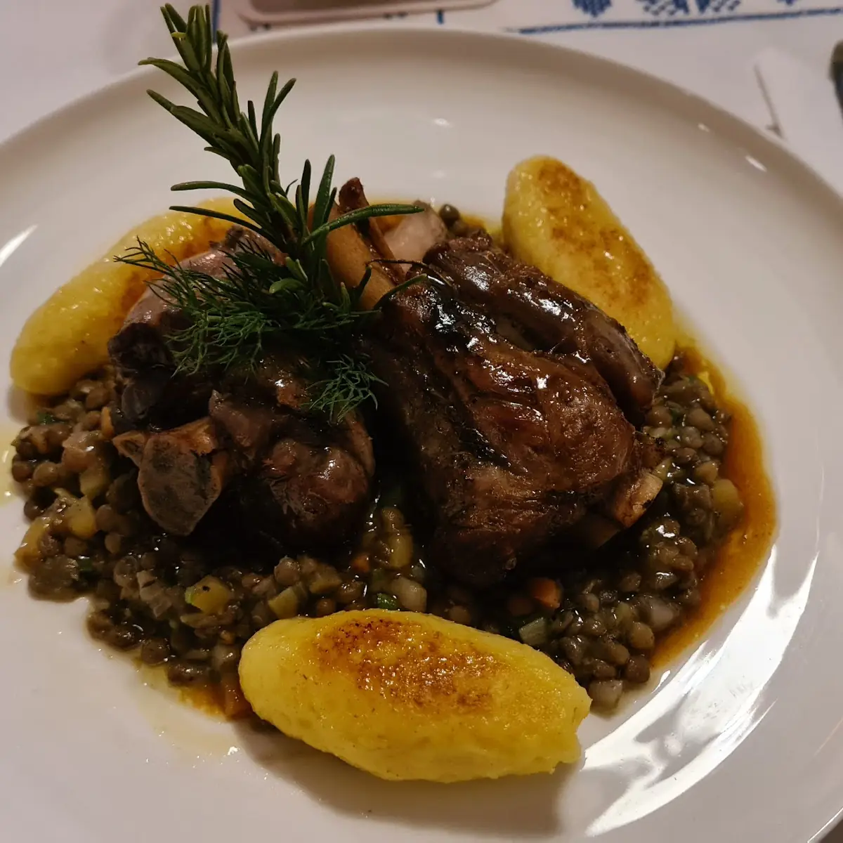 Lammstelze Mit Linsen