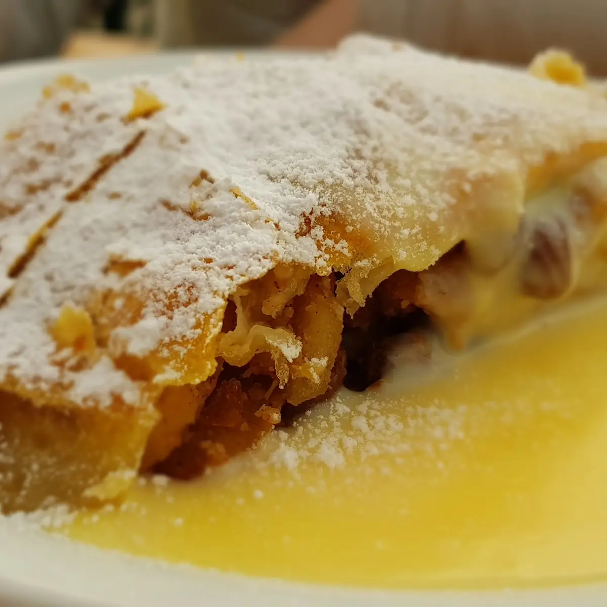 Apfelstrudel Mit Vanillesauce