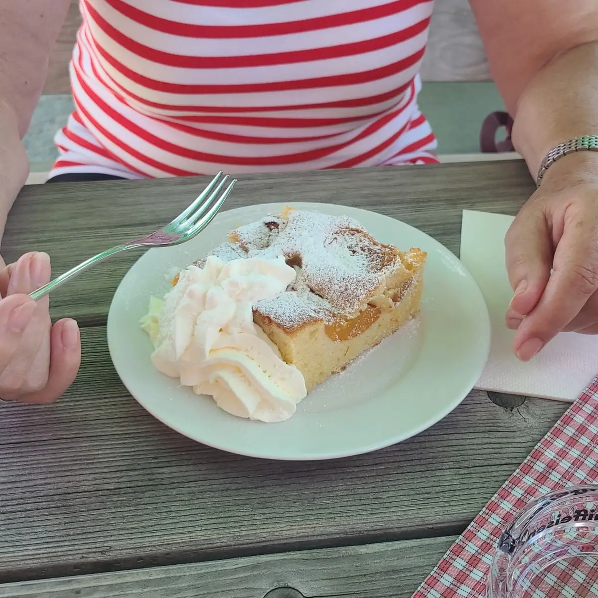 Marillenkuchen Mit Sahne