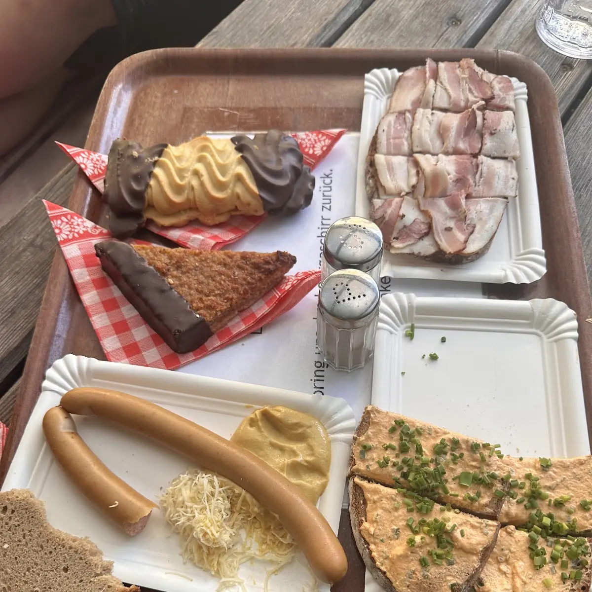 Speckbrot Frankfurter Liptauer Und Nussecke