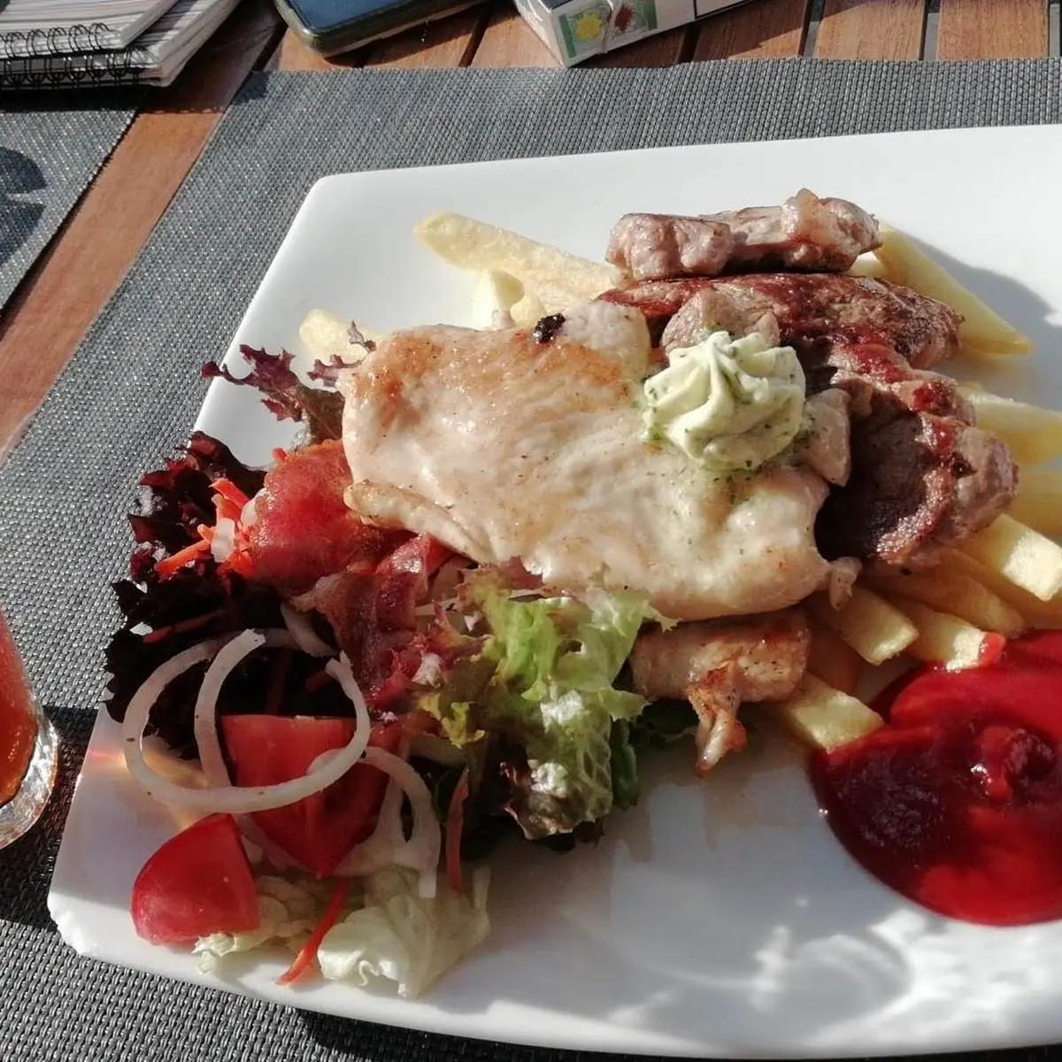 Grillteller Mit Pommes