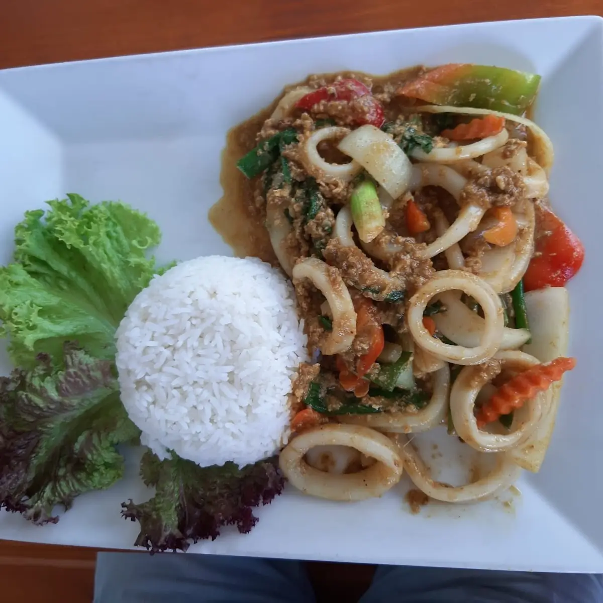Gebratener Tintenfisch Mit Chili & Basilikum