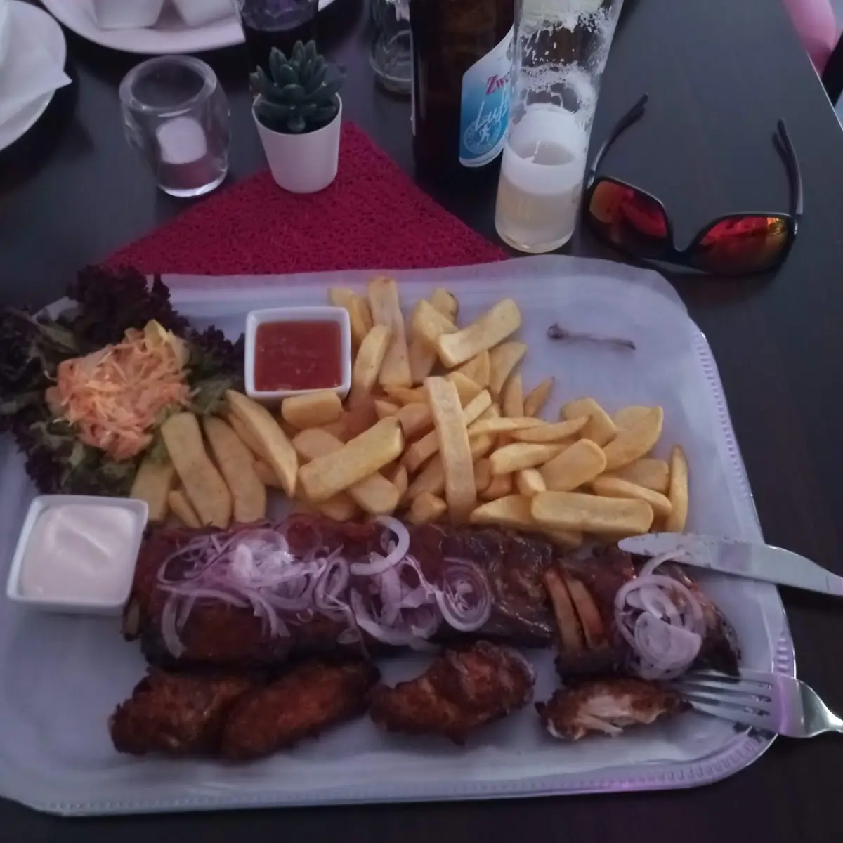 Kuřecí Křidélka A Vepřové Žebírka