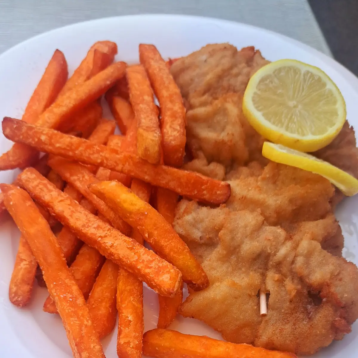Wiener Schnitzel Mit Süßkartoffel Pommes Frites