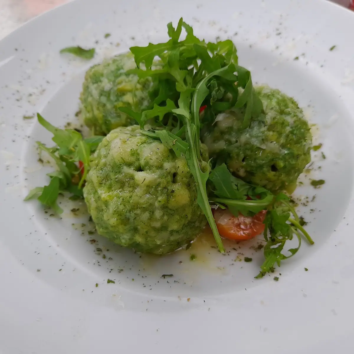 Spinatknödel Mit Ruccula Und Himbeer Soda